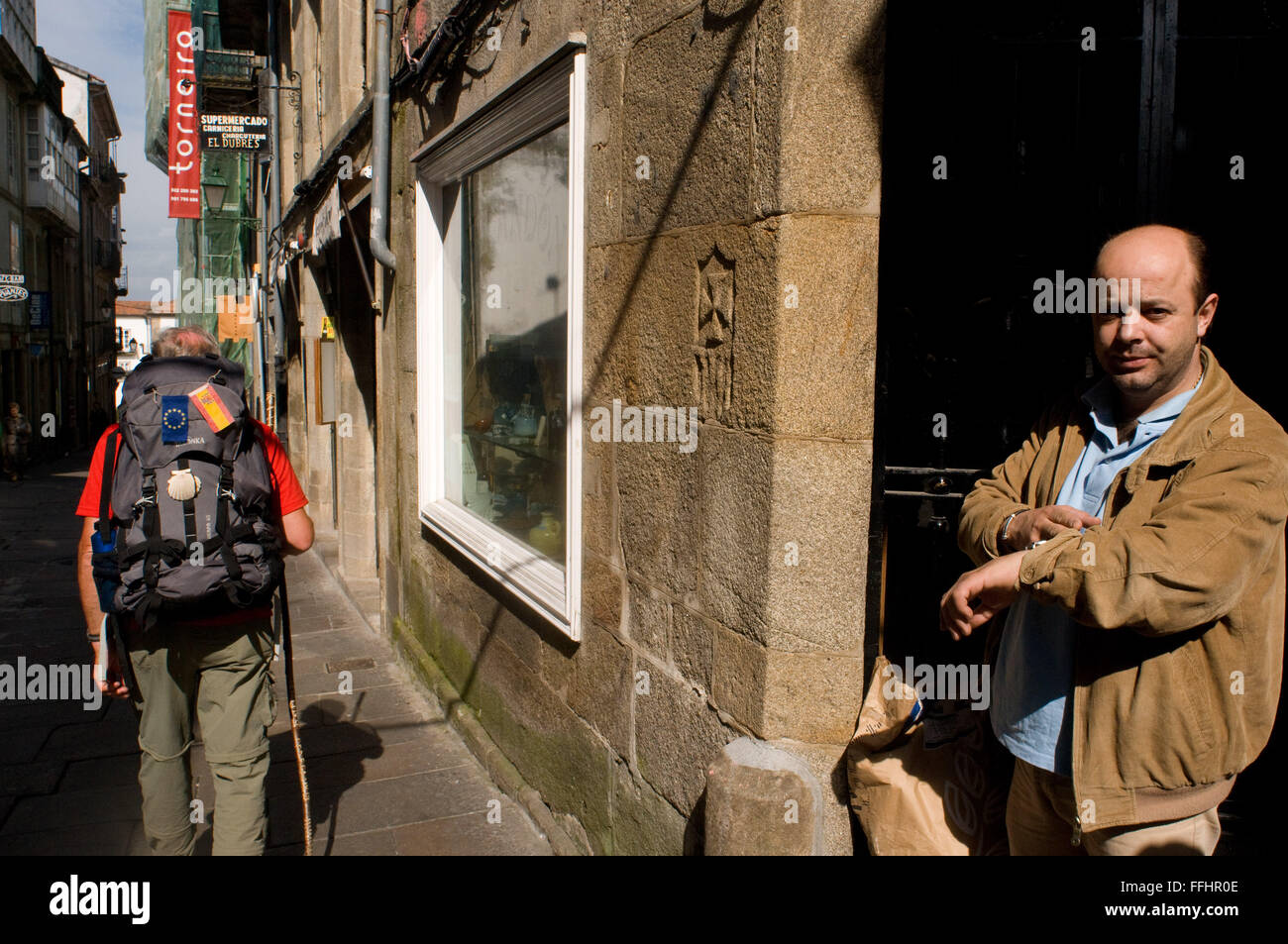 Jakobsweg, Jacobean Route. Pilger in der Altstadt von Santiago De Compostela. St. James, St. James Weg, St. Jame Stockfoto