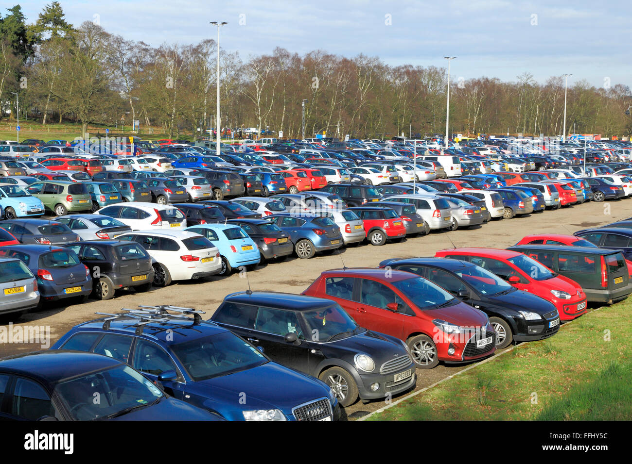 Parkplatz, Queen Elizabeth Hospital, Kings Lynn, Norfolk, England, NHS Krankenhäuser parkende Autos Stockfoto