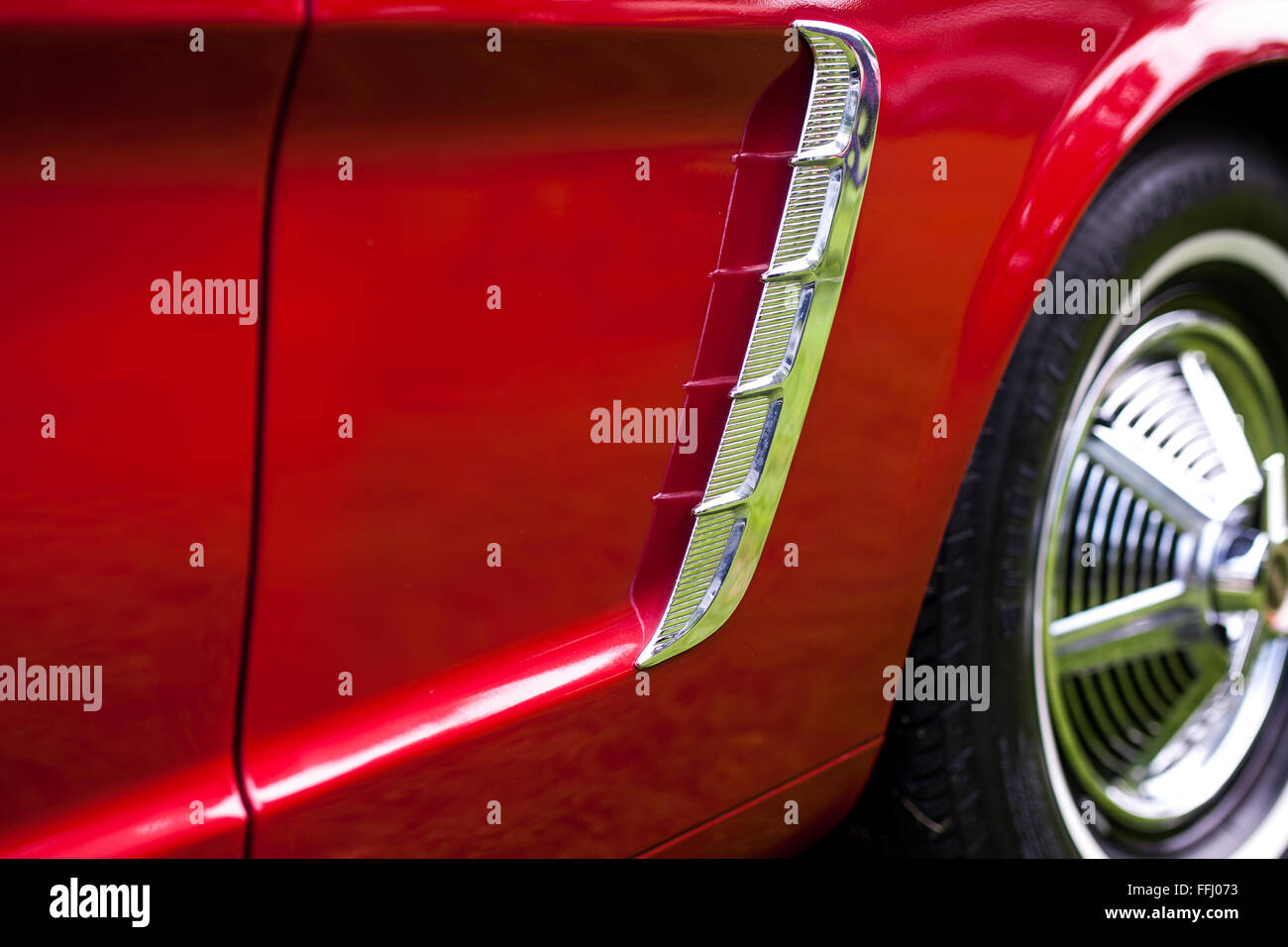 Eine detaillierte Farbe Foto zeigt restaurierte Vintage automoblies Stockfoto