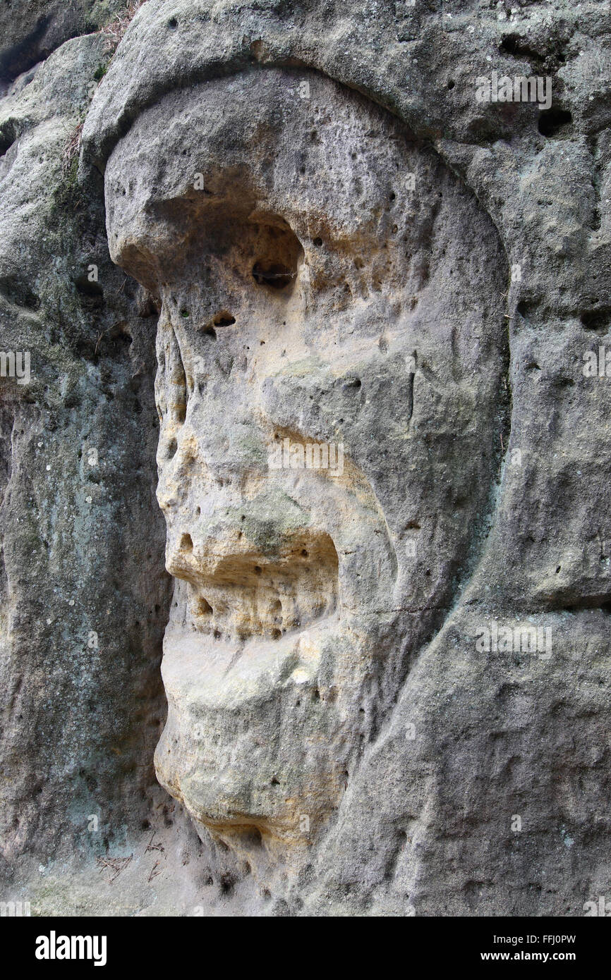 Beängstigend Stein Kopf - Stein Skulpturen von riesigen Köpfe in die Sandsteinfelsen gehauen Stockfoto