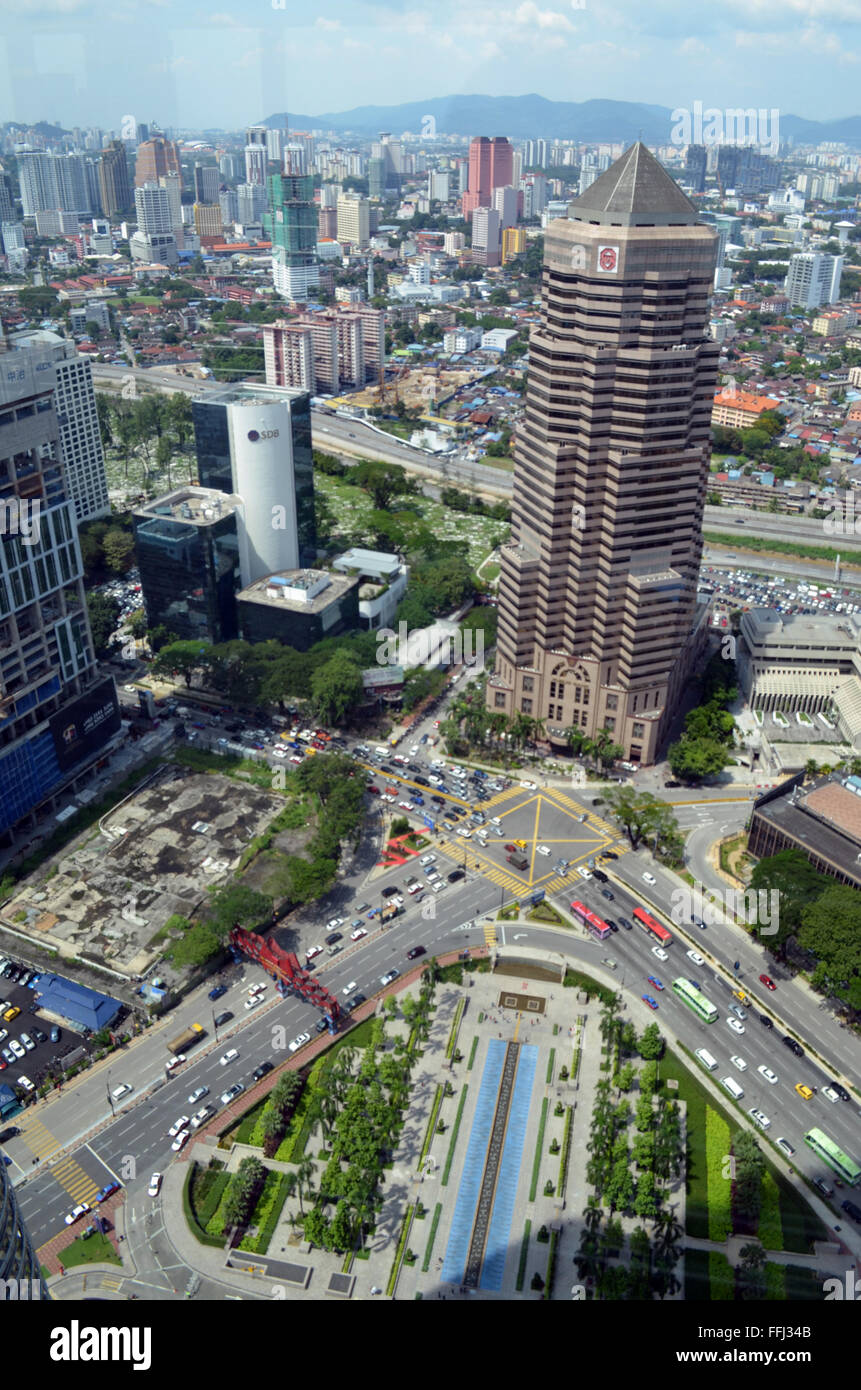 Kuala Lumpur, Malaya. The1483ft, sind die Petronas Towers zu den höchsten in der Welt. Die Ansicht der Brücke der Türme Stockfoto