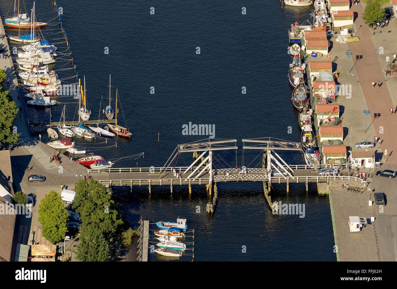 Luftaufnahme, Bascule bridge in historischen Zugbrücke Wieck, Greifswald, Ryck, Wieck, Greifswald, Greifswald, Mecklenburg-Vorpommern Stockfoto