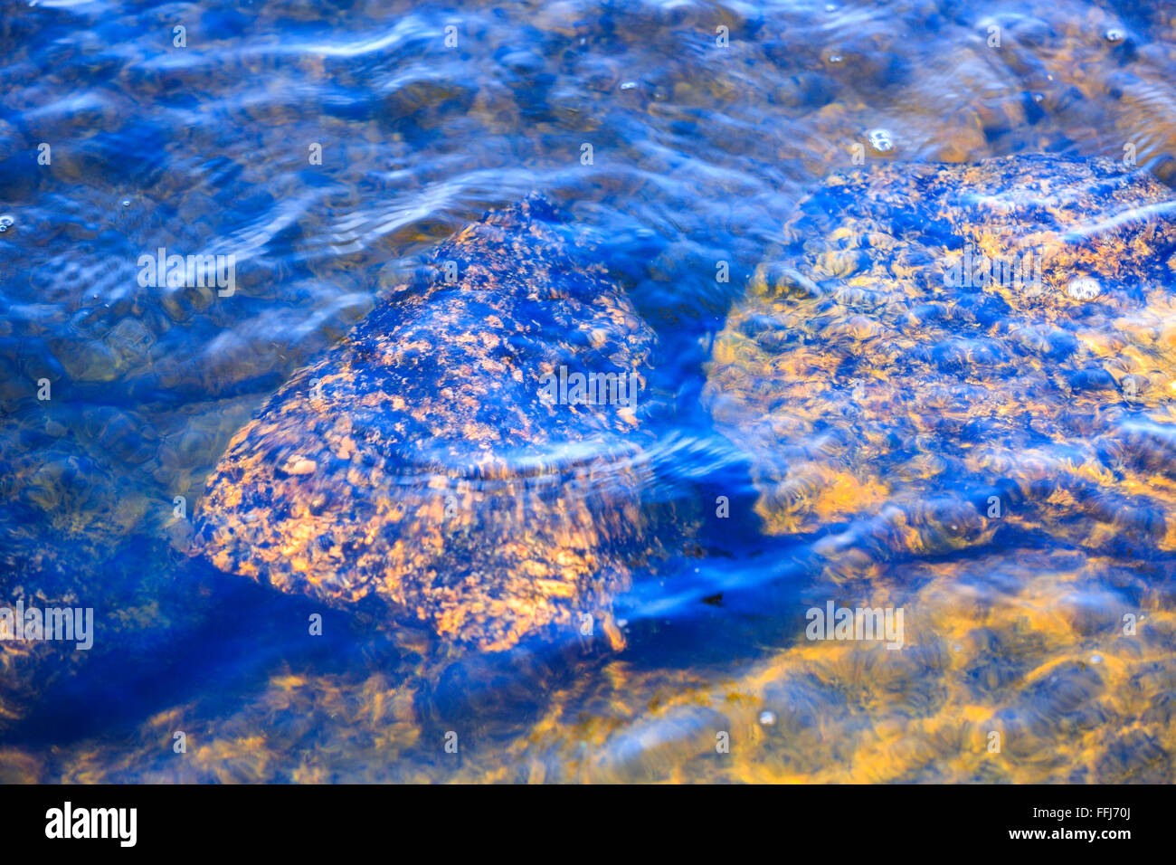 Blaue Welle im Ozean Stockfoto