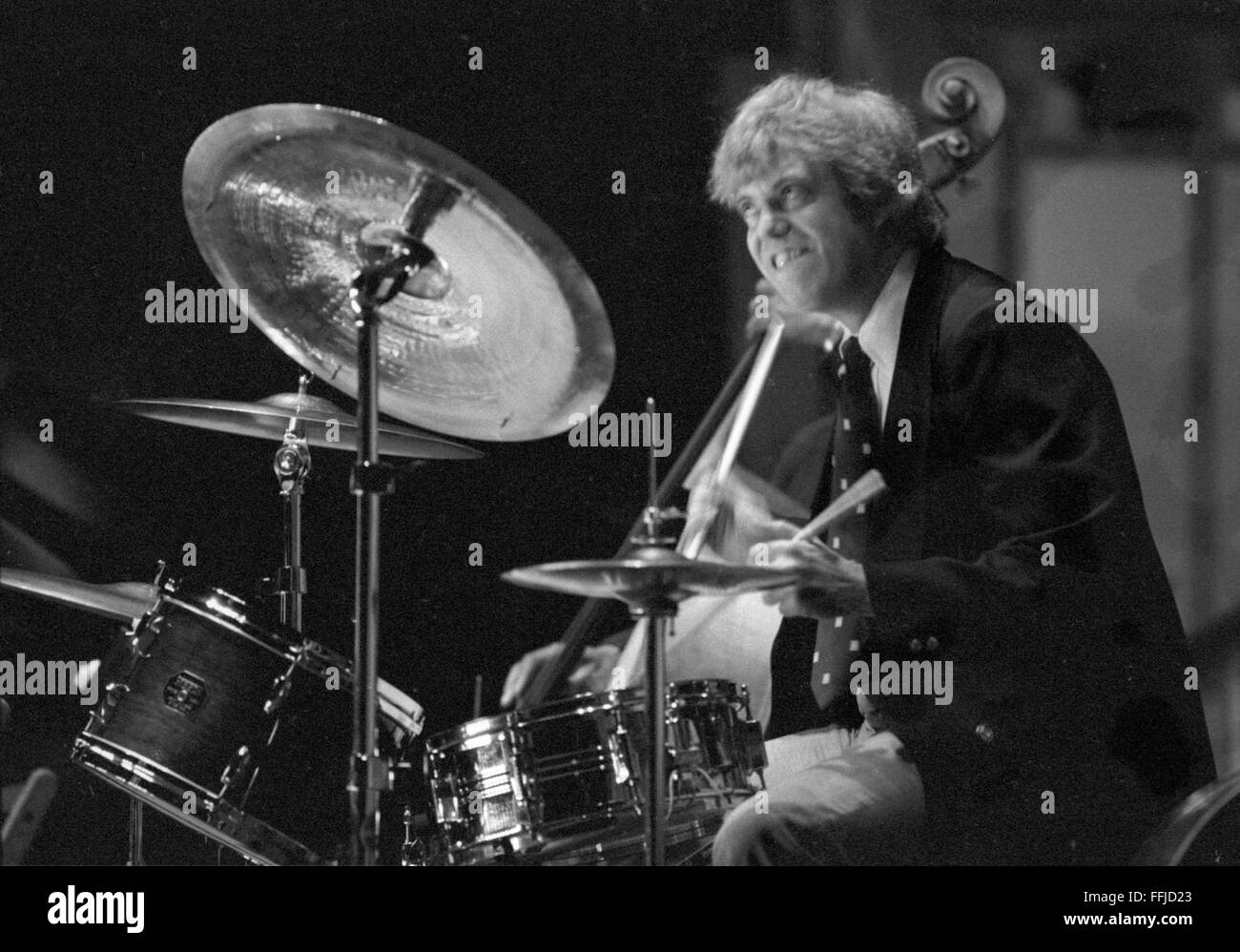 Jazz-Schlagzeuger Butch Miles, auf der Bühne Ausführung. Dieses Konzert fand im "Großen Auditorium" in Ocean Grove, vielleicht als Teil der Jersey Shore alle amerikanischen Jazzkonzert-Serie. Das Datum ist unbekannt, aber es ist wahrscheinlich zwischen 1982 und 1985. Stockfoto