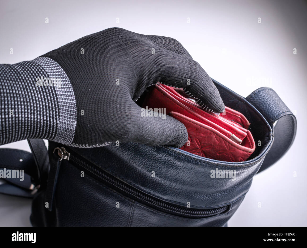 Diebstahl Verbrechen Oder Vergehen Ein Verbrechen Begehen Stockfotos und -bilder Kaufen - Alamy