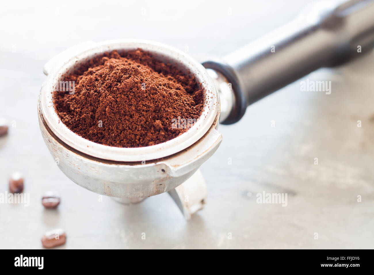 Kaffee zu mahlen in Gruppe mit Kaffeebohnen, Fotoarchiv Stockfoto