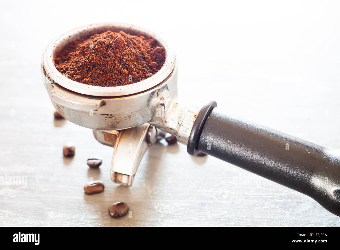 Kaffee zu mahlen in Gruppe mit Kaffeebohnen, Fotoarchiv Stockfoto