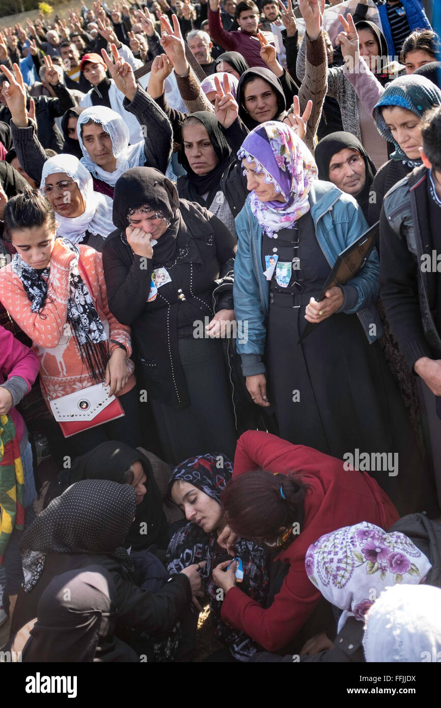 Der Aufstand der Kurden - 12.10.2015 - Türkei / Nusaybin - der Aufstand der Kurden: Diyarbakir und Nosaybin Kurds machen Stockfoto