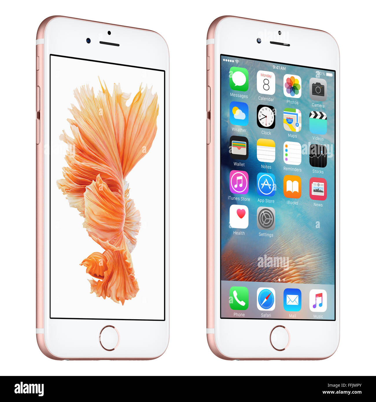 Varna, Bulgarien - 24. Oktober 2015: Rose Gold Apple iPhone 6 s auf einen leichten Winkel Bottom-up-Ansicht mit iOS 9 mobile Zugriﬀ gedreht Stockfoto