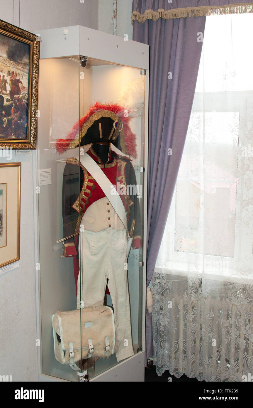 Alte militärische Anzug. Einheitliche Soldaten. Napoleons Armee. Das Innere des Museums. Stockfoto