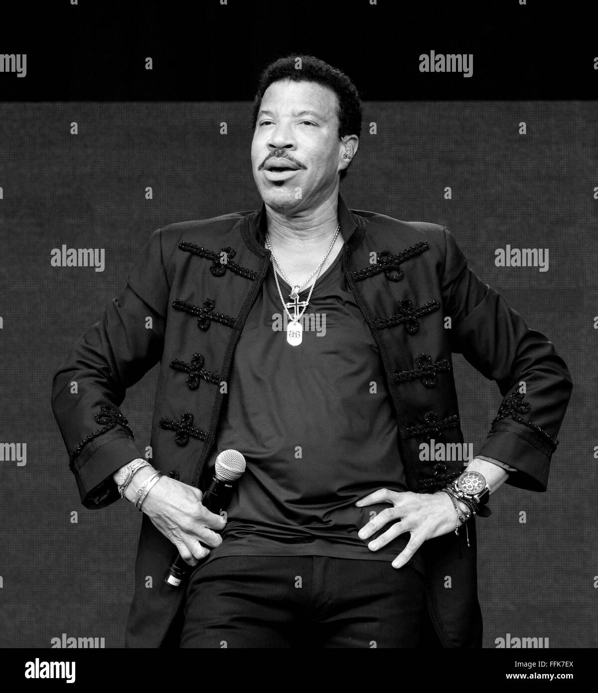 Glastonbury Festival, 28. Juni 2015, UK. Lionel Richie führt live auf der Bühne der Pyramide am Finaltag von Glastonbury Stockfoto