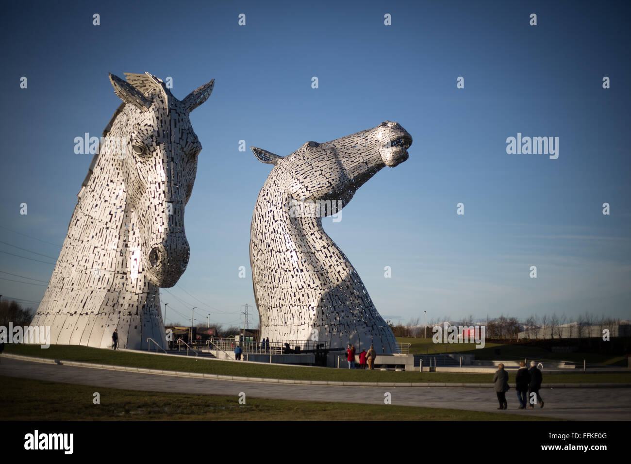 "Die Kelpies" Pferdeskulptur des Bildhauers Andy Scott im Helix-Park in Falkirk, Schottland. Stockfoto