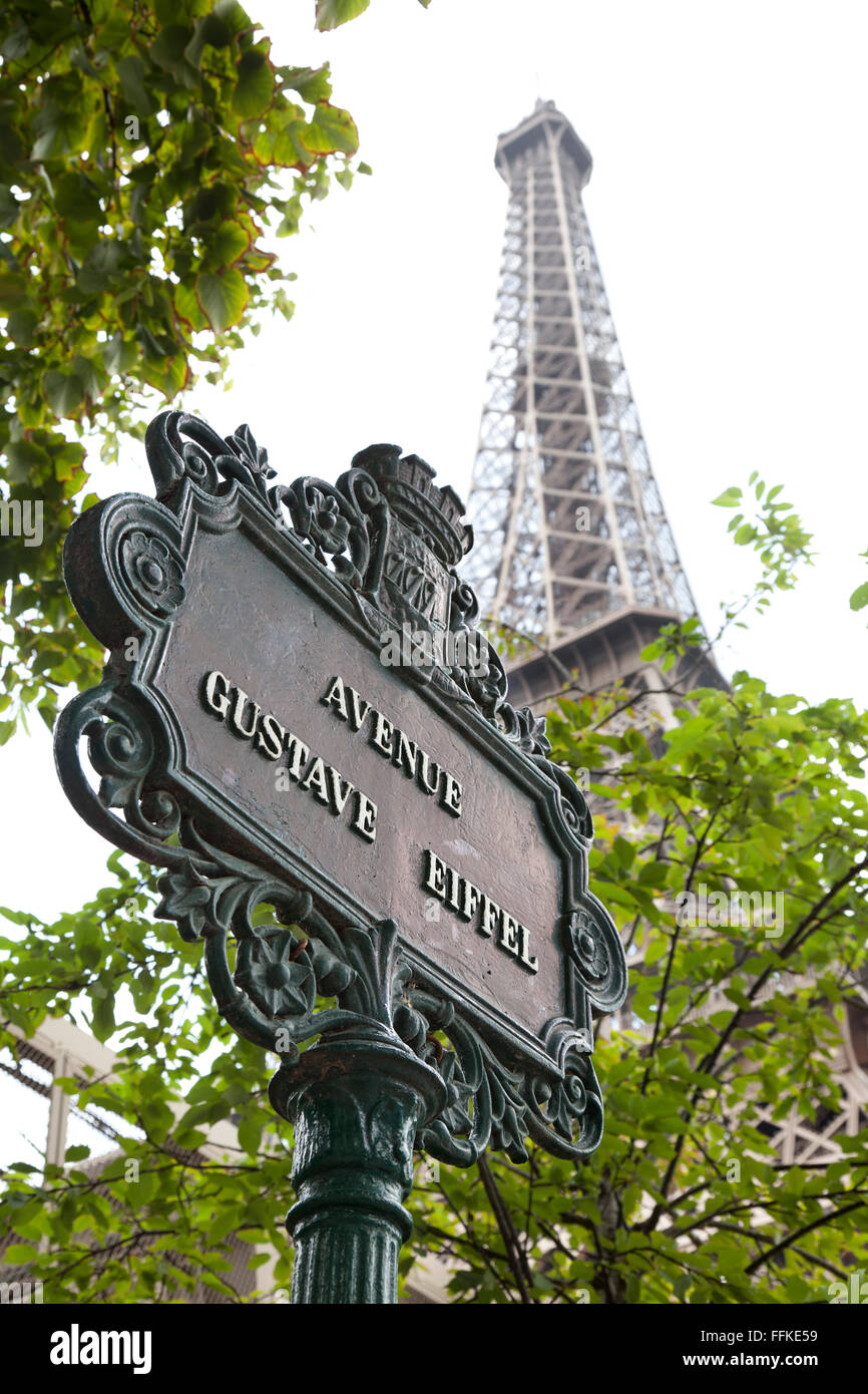 Straßenname und Eiffel tower Paris Frankreich Stockfoto