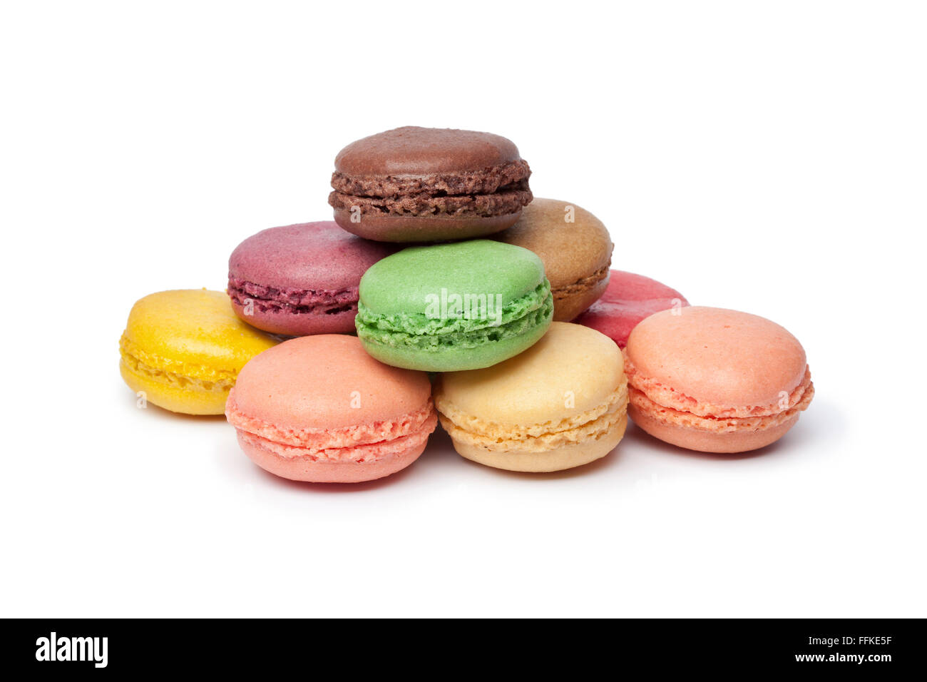 Bunte französische Macarons auf weißem Hintergrund Stockfoto