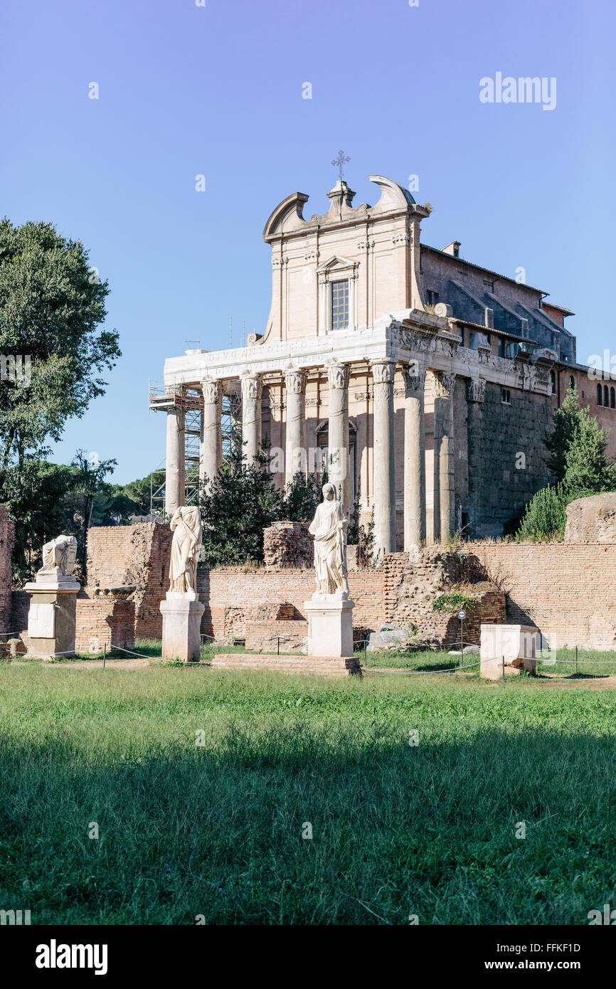 Tempel des Antoninus und Faustina auf das Forum Romanum, Rom, Italien Stockfoto