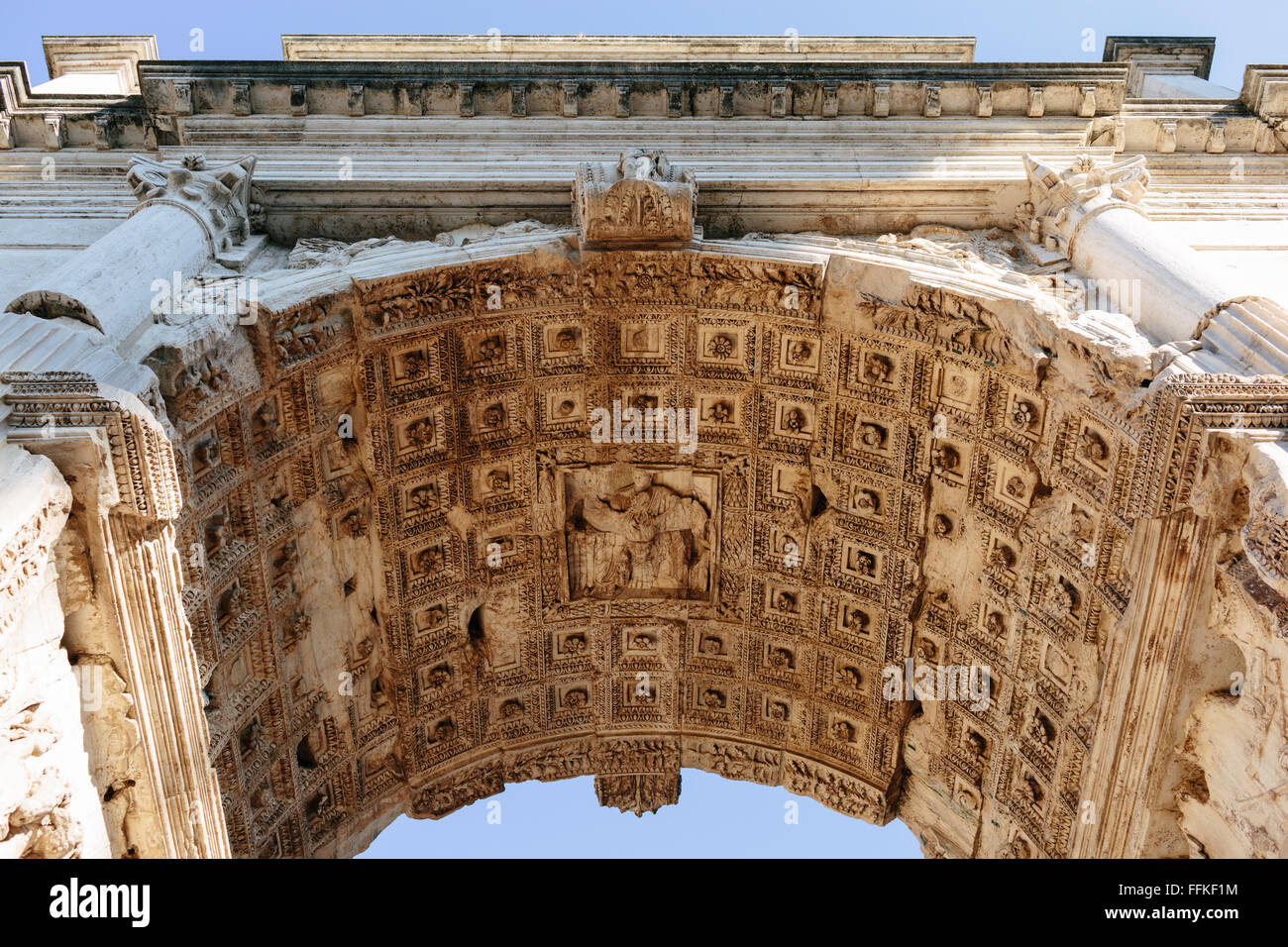 Bogen von Titus auf dem römischen Forum [Foro Romano], Rom, Italien Stockfoto