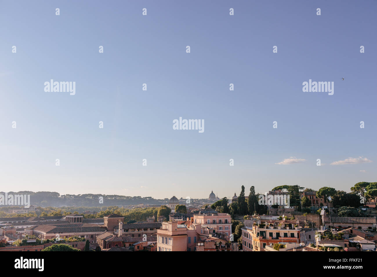 Am Nachmittag Himmel und Blick auf Rom vom Palatin. Dieses Bild ist vor allem bei blauem Himmel gefüllt. Stockfoto