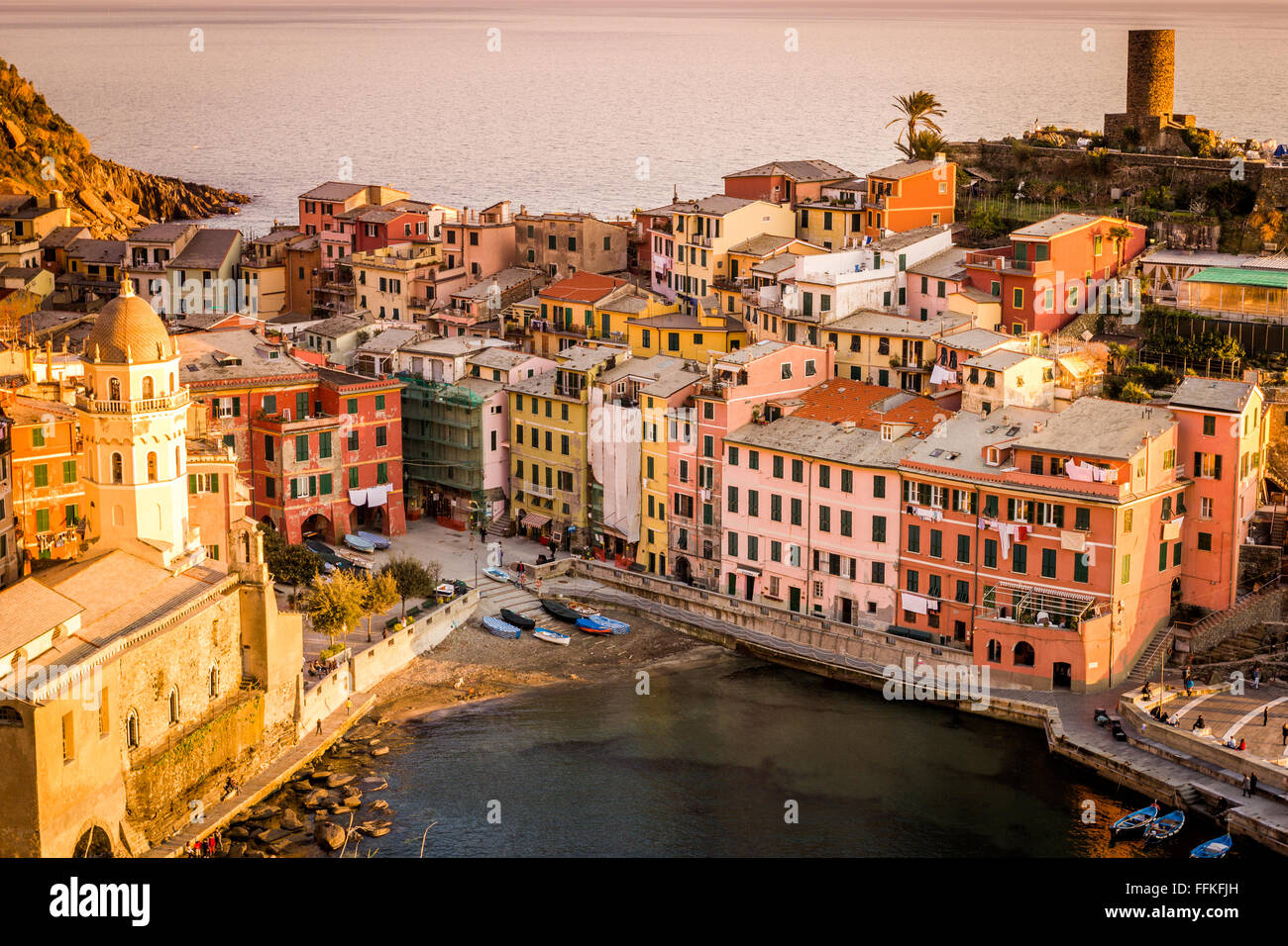Vernazza, Nationalpark Cinque Terre, Ligurien, Italien. Stockfoto