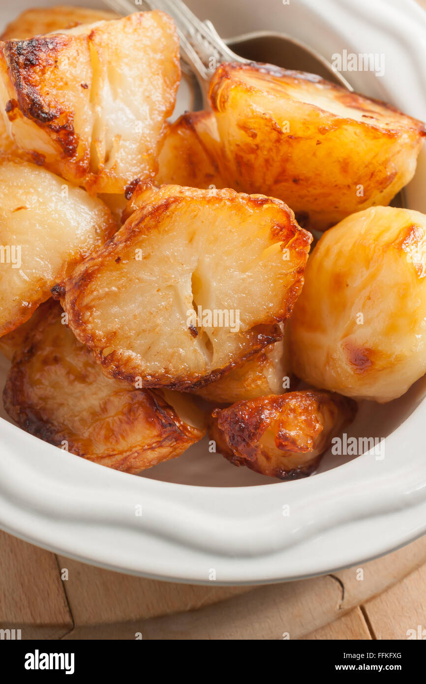 Bratkartoffeln in Rinderfett gekocht, bis Sie golden und knusprig eine beliebte Beilage zu Braten Abendessen Stockfoto