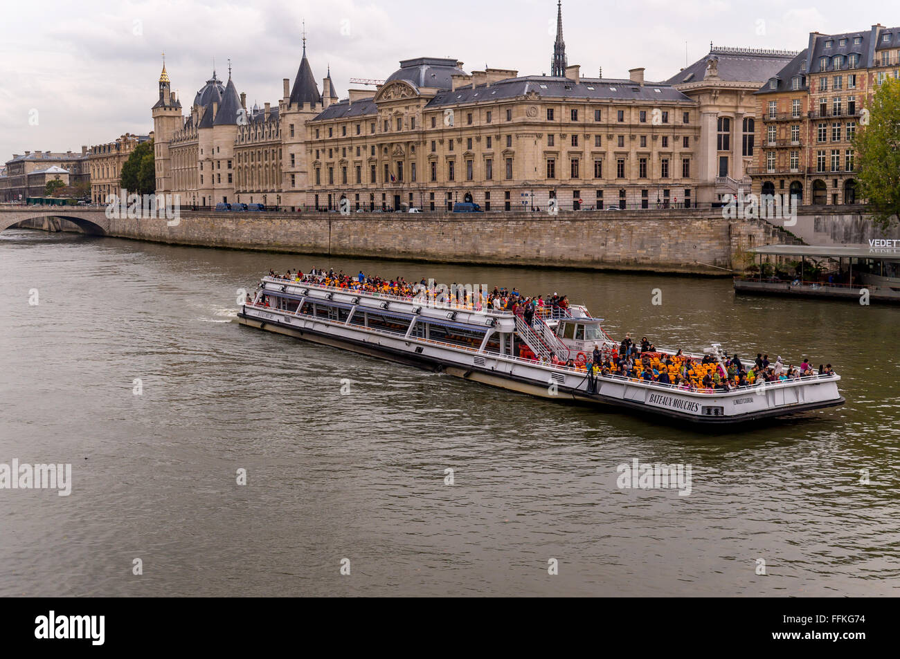 Bateau Mouche Ausflugsboot auf der Seine, Paris, Frankreich Stockfoto