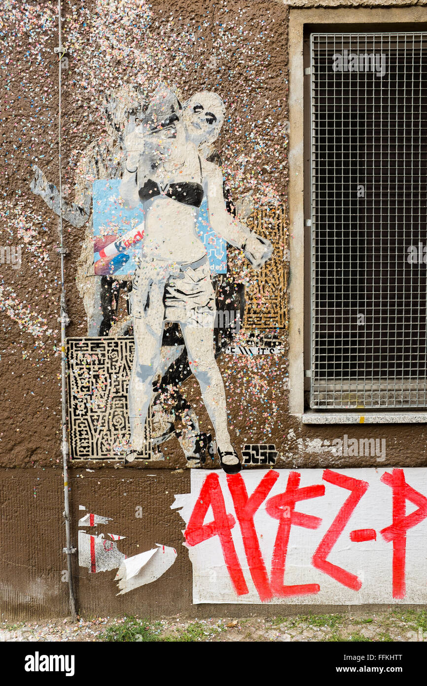 BERLIN - 26. August 2016: Baut Seitenwand mit street-Art ' es Time to Dance "von SOBR (siehe oben) und SP38 (siehe unten). Stockfoto