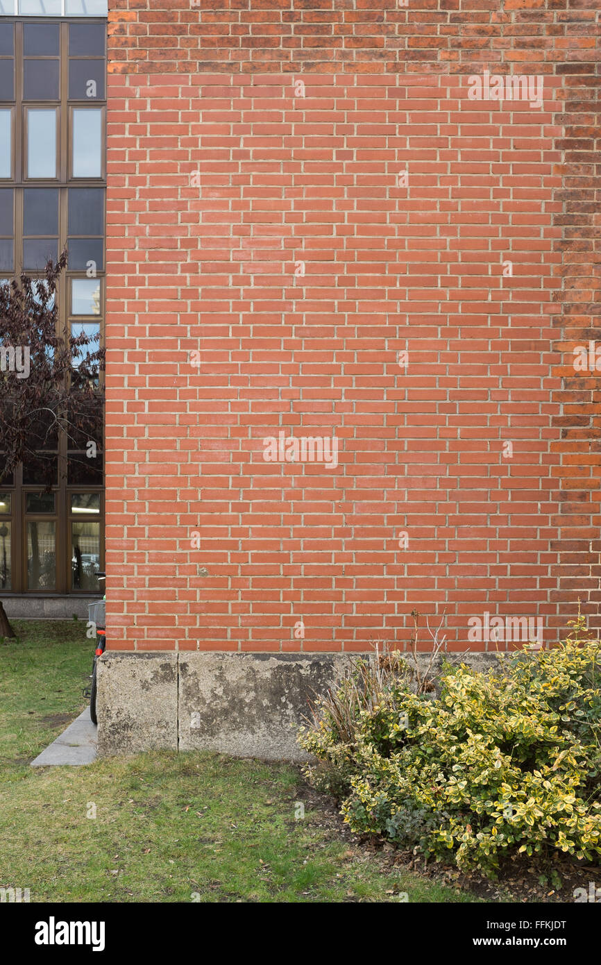 BERLIN - Februar 12: Eine Mauer an der "Charite" Klinikgebäude in Berlin-Mitte am 12. Februar 2016 wieder aufgebaut. Stockfoto