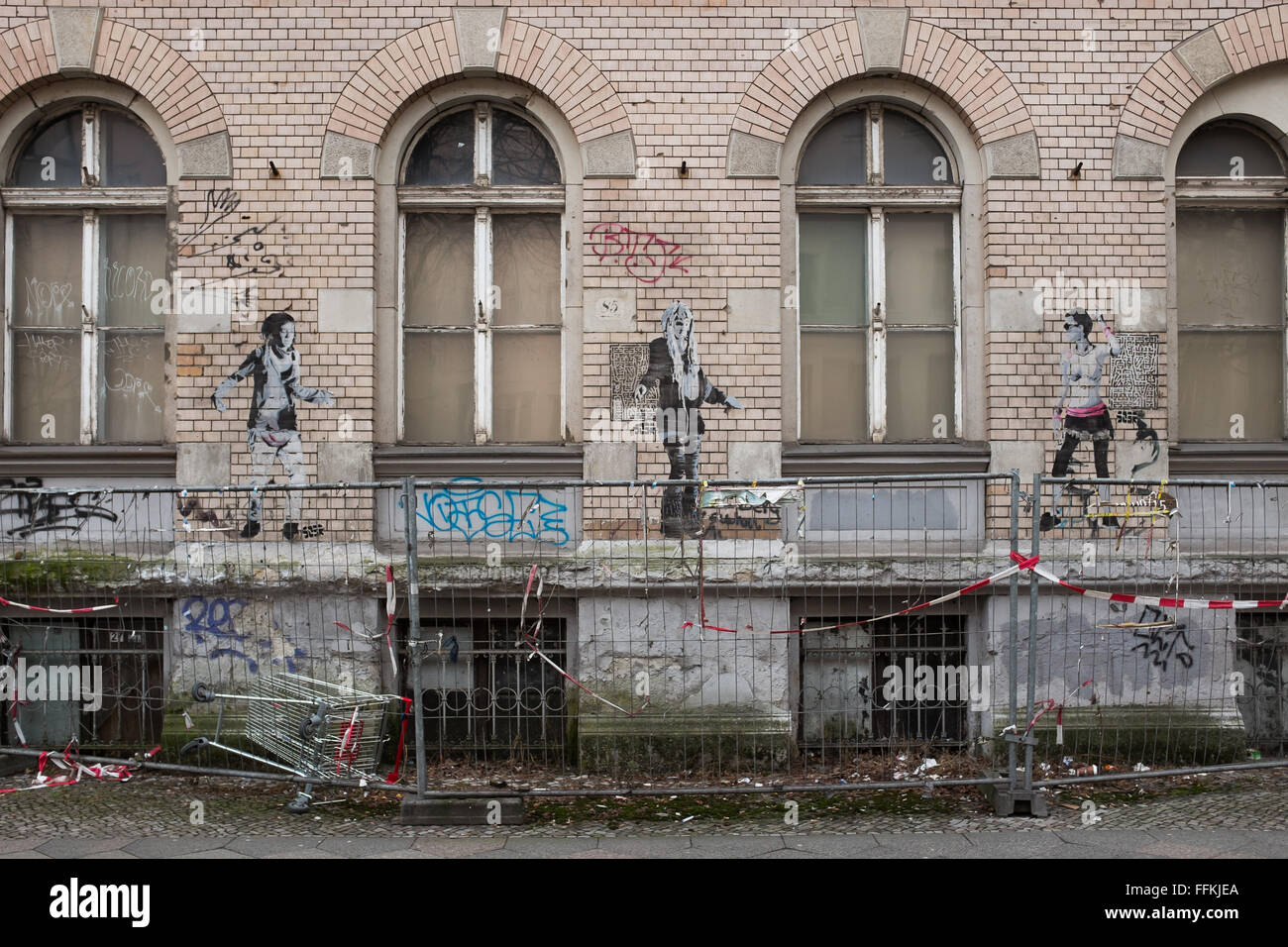 BERLIN, Februar 12: Fassade und street-Art "Seine Time to Dance" von SOBR in Torstrasse Berlin Mitte am 12. Februar 2016. Stockfoto