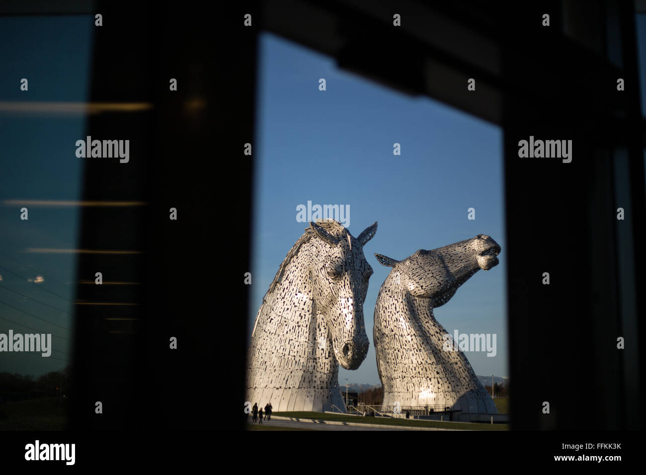 "Die Kelpies" Pferdeskulptur des Bildhauers Andy Scott im Helix-Park in Falkirk, Schottland. Stockfoto