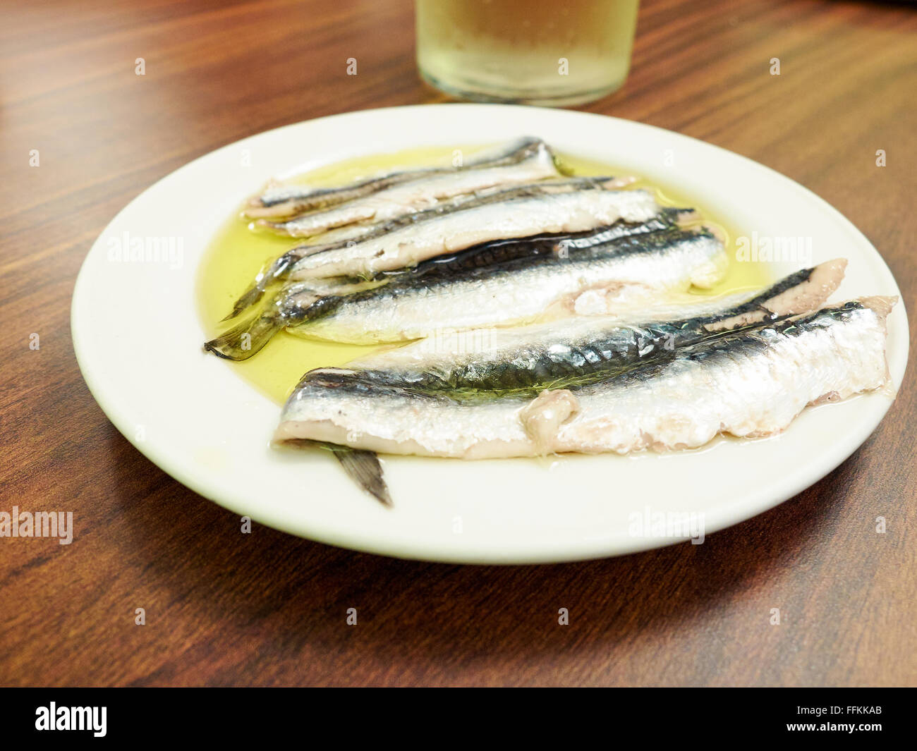 Spanisch Boquerones (Sardellen in Olivenöl mariniert). Stockfoto