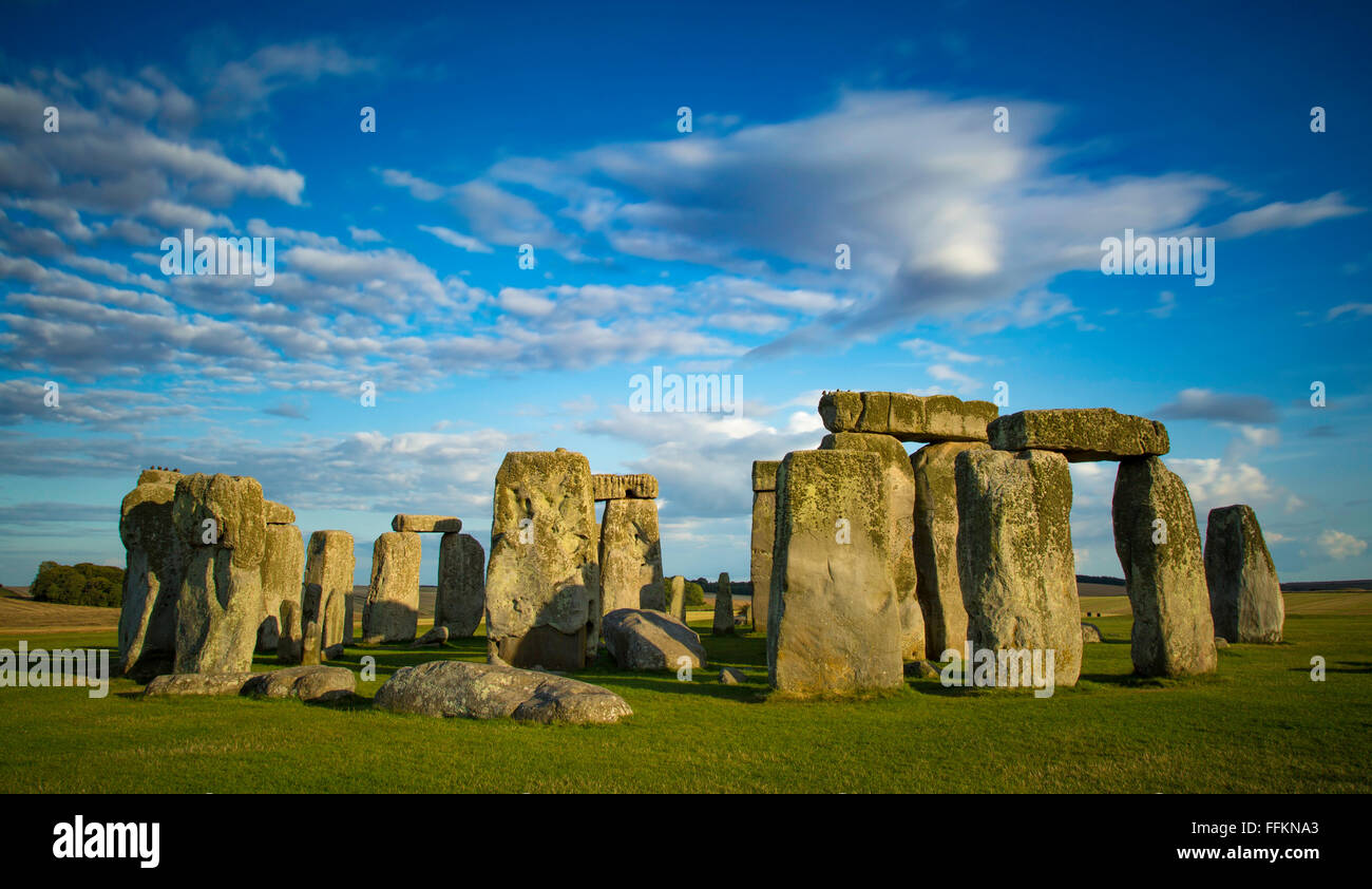 Sonnenuntergang über Stonehenge, Wiltshire, England Stockfoto