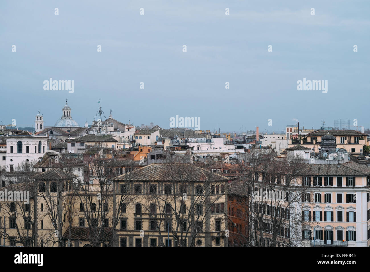 Dächer von Rom an einem sehr bewölkt, stürmischen Wintertag Stockfoto