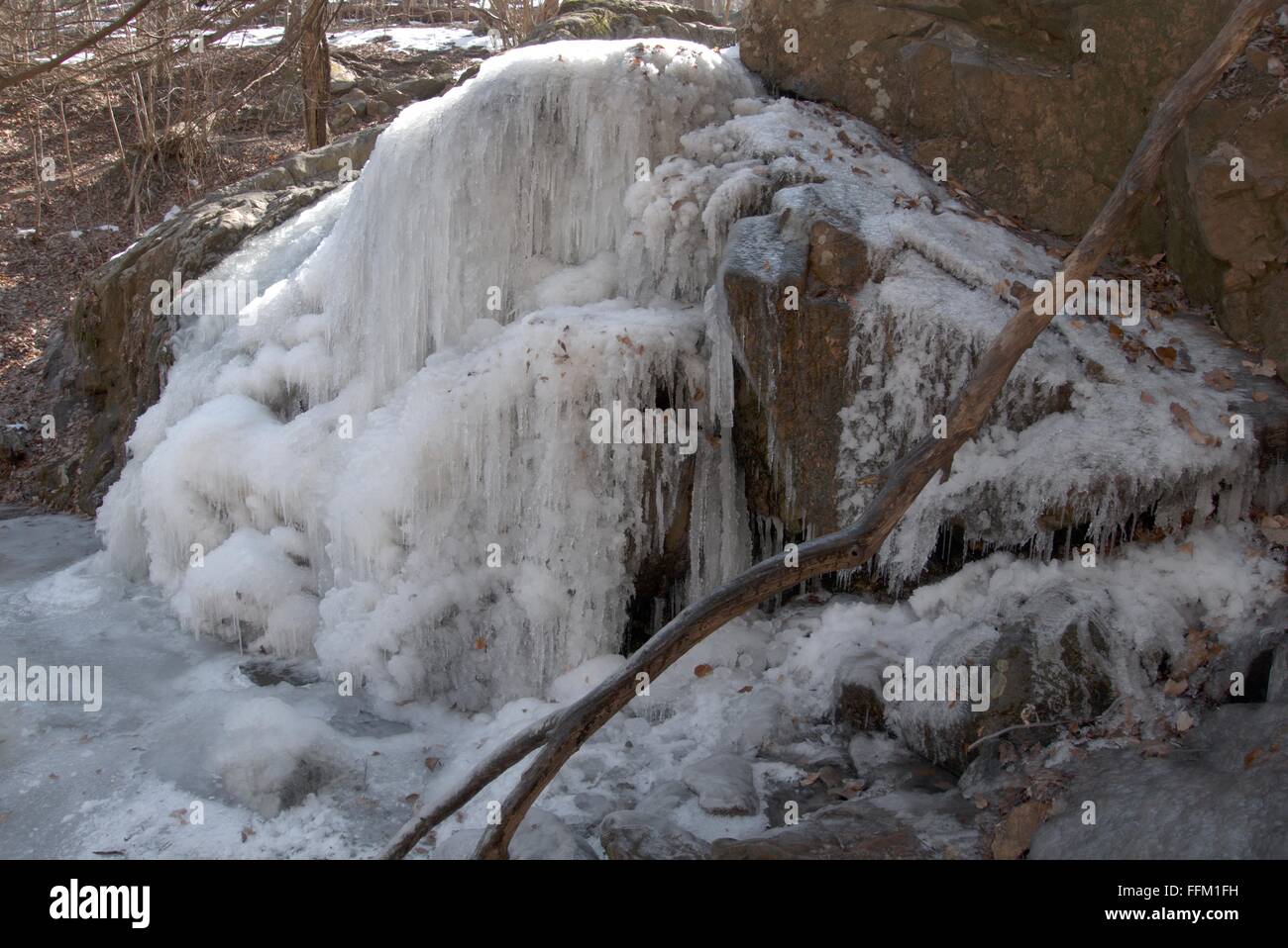 Cascade Falls im Patapsco State Park auf der kälteste Tag des Winters. Stockfoto