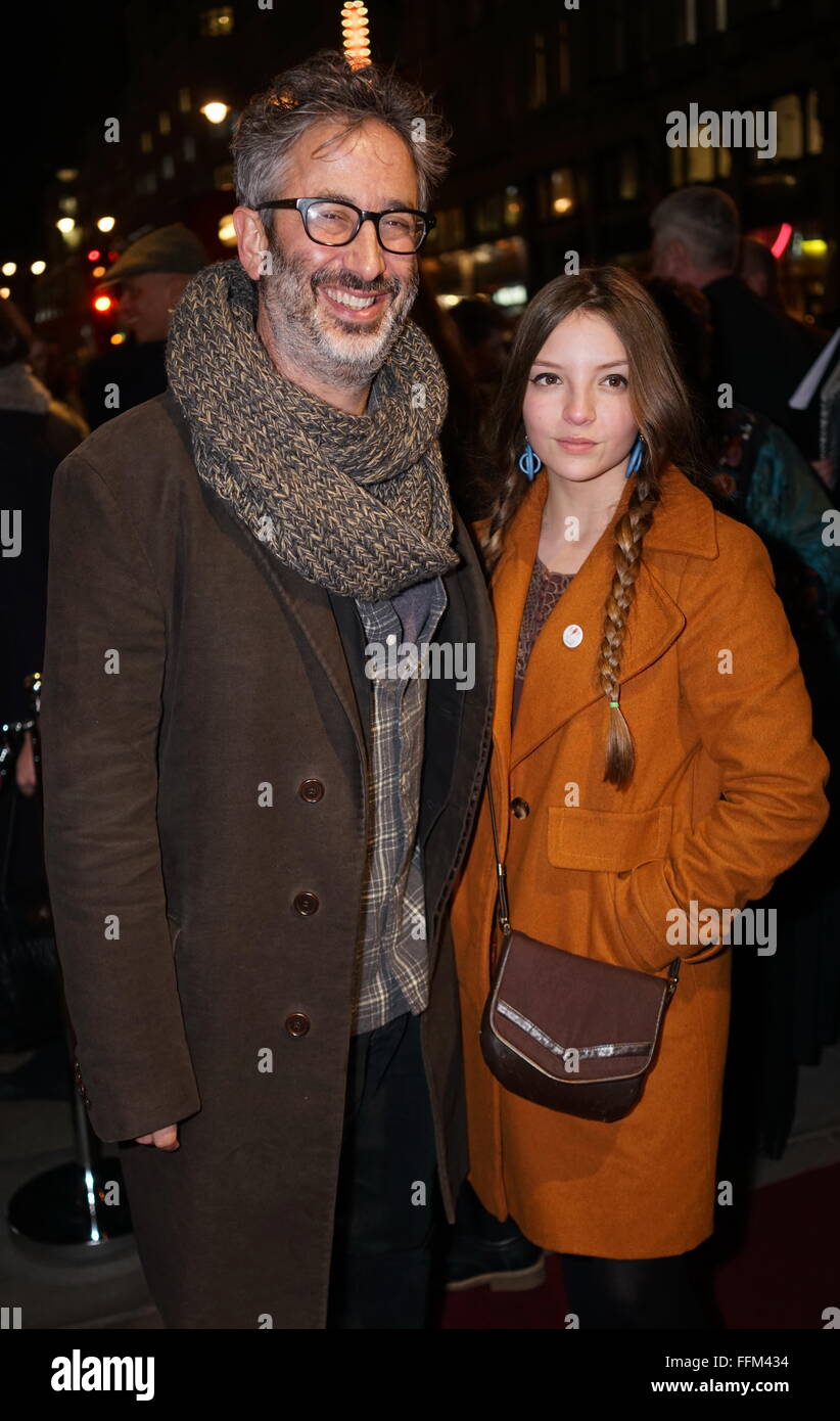 London, UK. 15. Februar 2016. Eine Vielzahl von Prominenten besucht die "Hand zu Gott" drücken Sie die Nacht im Vaudeville Theatre am 15. Februar 2016 in London, England. Bildnachweis: Siehe Li/Alamy Live News Stockfoto