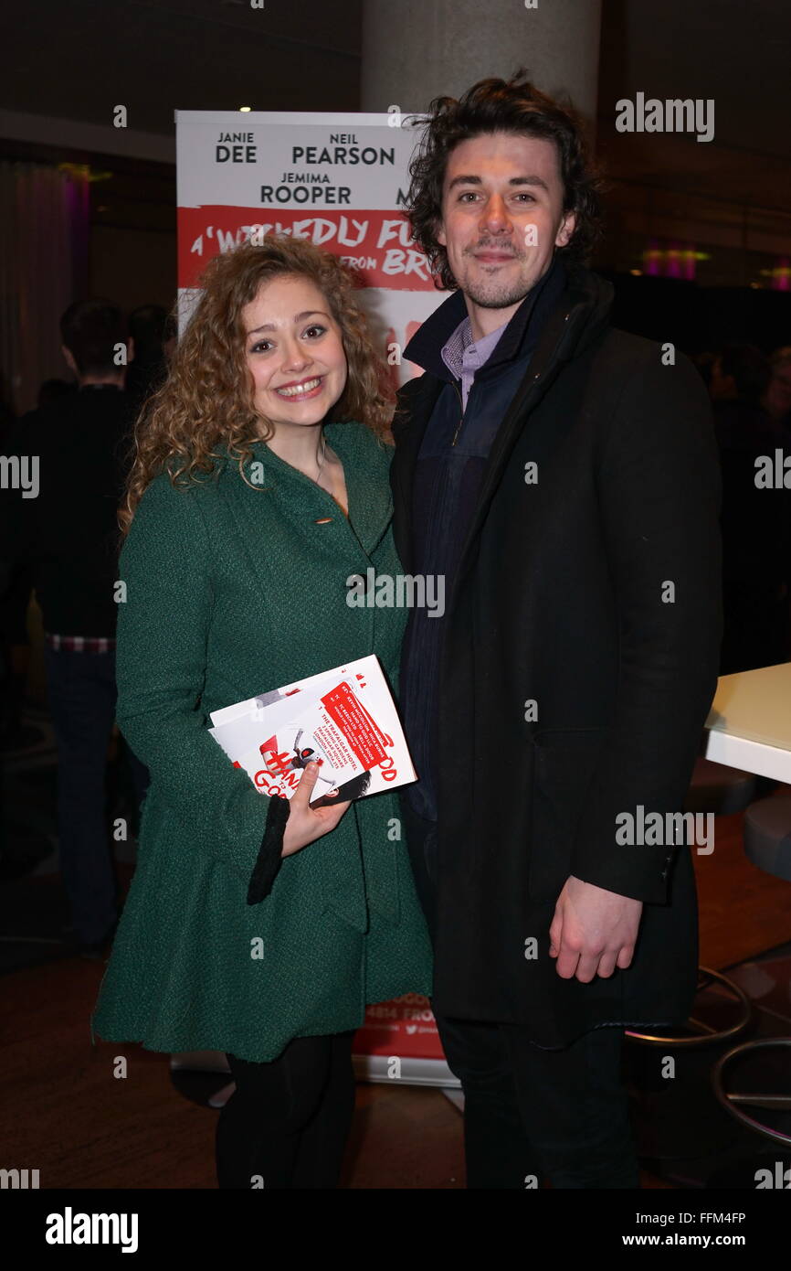 London, UK. 15. Februar 2016. Carrie Hoffnung Fletcher (L) Pete Bucknall (R) besuchen Sie die Presse-Nacht after-Party "Hand zu Gott" im Hotel Trafalgar am 15. Februar 2016 in London, England. Bildnachweis: Siehe Li/Alamy Live News Stockfoto