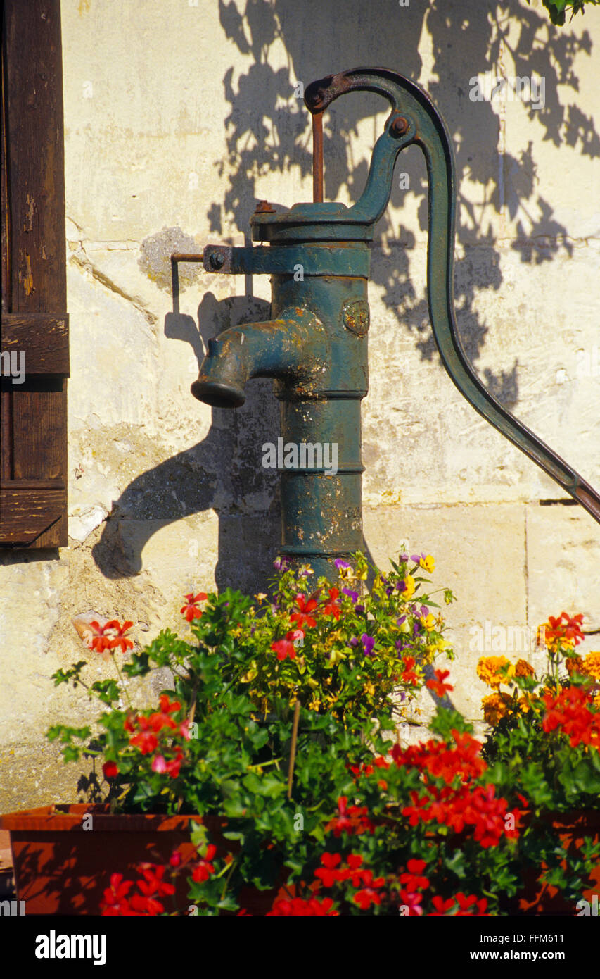 Frankreich, Maas (55), Dorf Beaulieu en Argonne, alte manuel Wasserpumpe Stockfoto