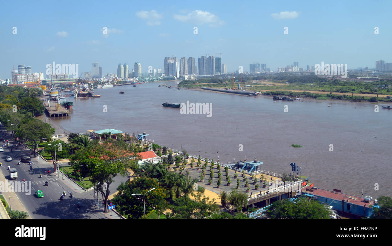 Viet Nam frei von Chinesisch über U SA until1975, 900AD und Französisch 1855-1955. Saigon-Flusses, wie es geht durch die Renaissance Stockfoto
