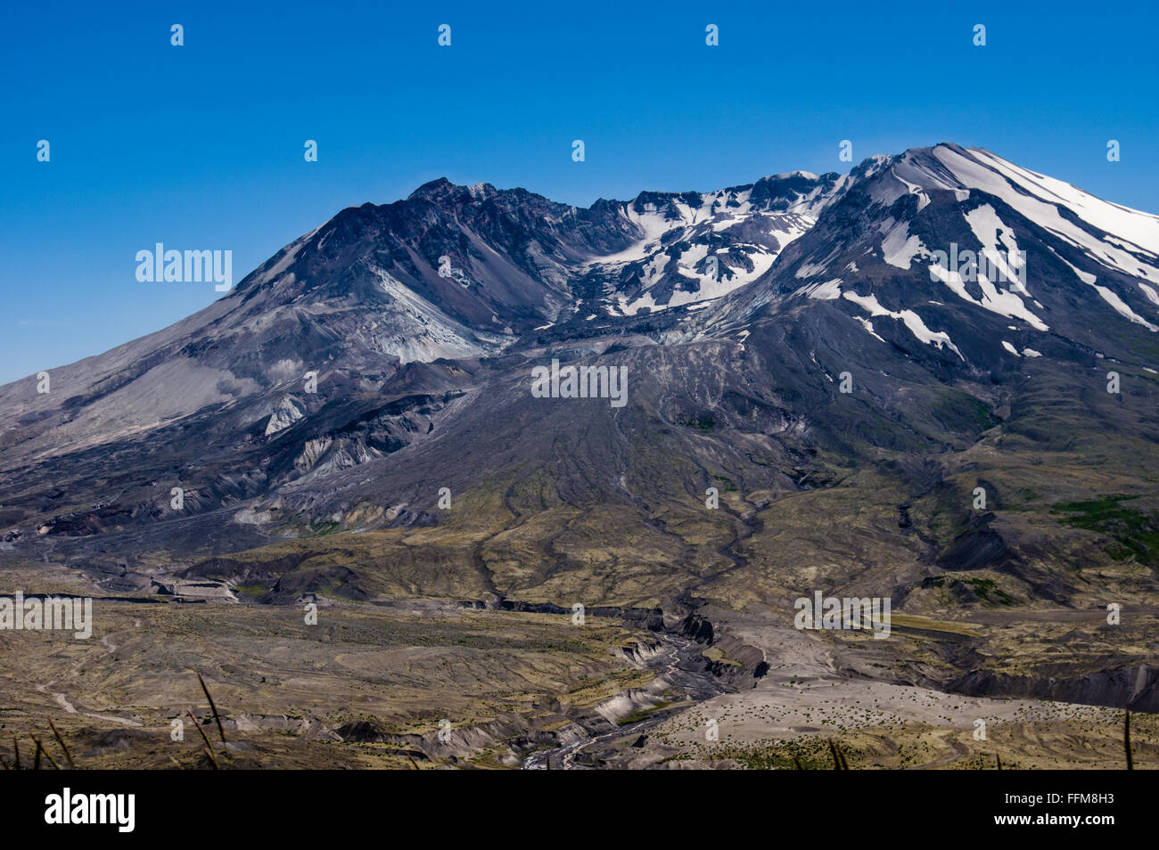 Ansicht des Mount St. Helens zeigt die Überreste des Berges nach dem Ausbruch von 1980. Stockfoto