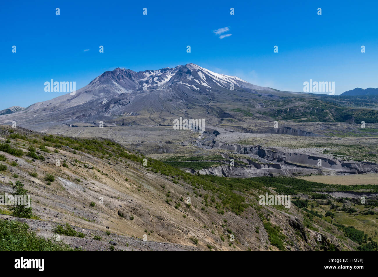 Ansicht des Mount St. Helens zeigt die Überreste des Berges nach dem Ausbruch von 1980. Stockfoto