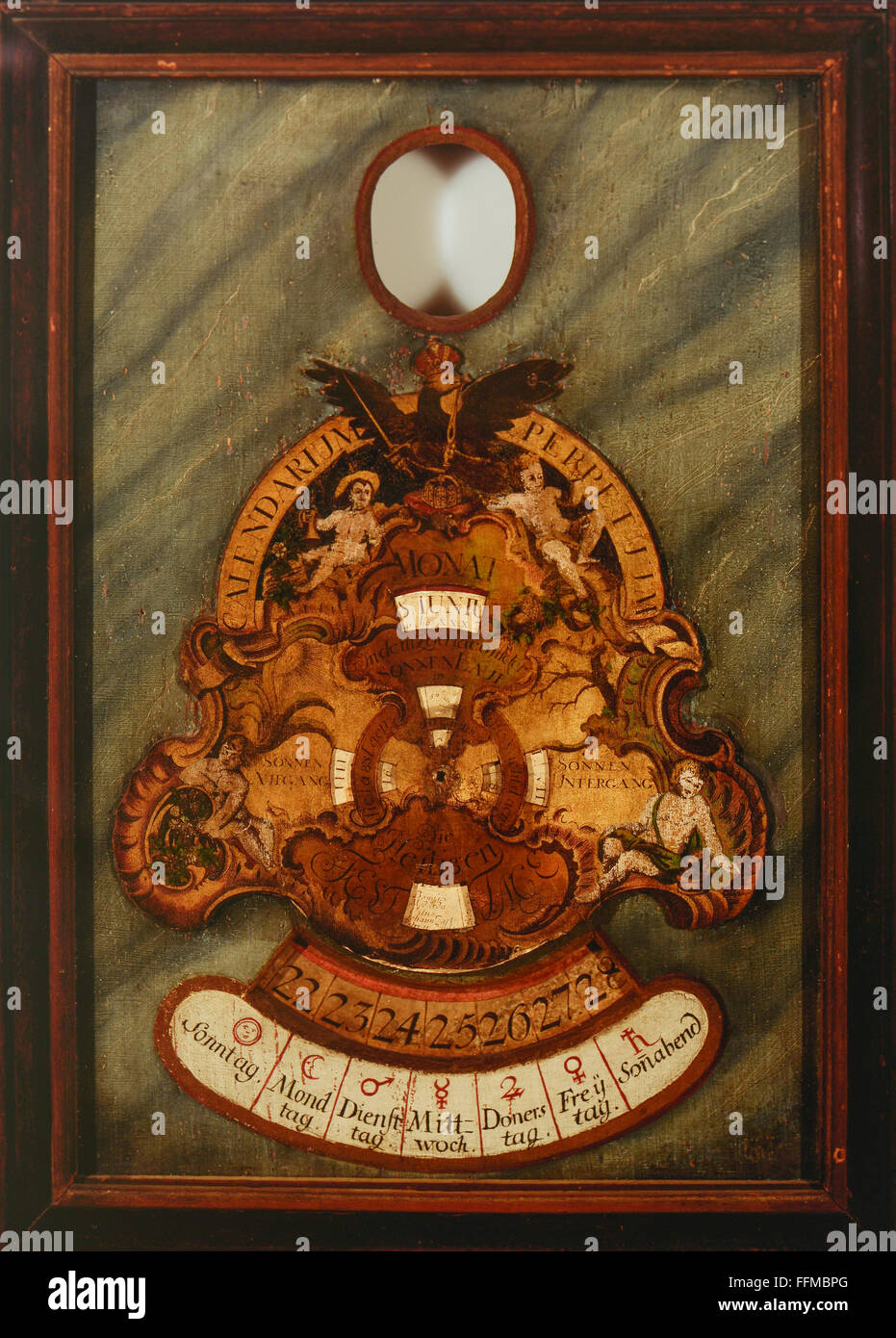 Uhren, Uhrenkalender, mit ewiger Kalender und Taschenuhrhalterung, 19. Jahrhundert, Holz, Metallplatten, 40, Zusatzrechte-Clearenzen-nicht verfügbar Stockfoto