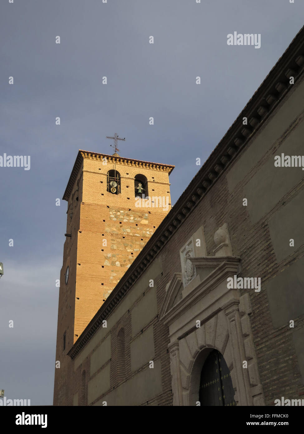 Tabernas Kirche Glockenturm an sonnigen Tag in der Provinz Almeria, Andalusien Spanien Stockfoto