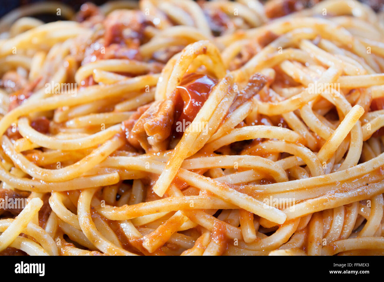 Spaghetti Alla Chitarra mit Tintenfisch-sauce Stockfoto