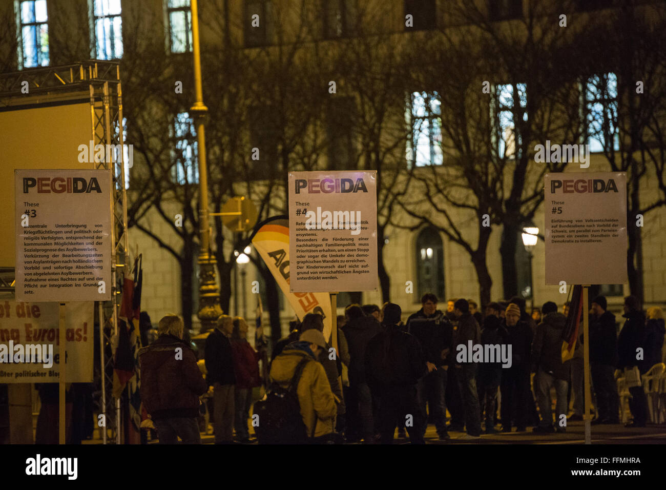 München, Deutschland. 15. Februar 2016. Pegida-Rallye auf dem Odeonsplatz. Bildnachweis: Florian Bengel/Alamy Live-Nachrichten. Stockfoto