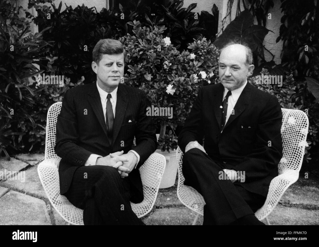 Kennedy, John Fitzgerald, 29.5.1917 - 22.11.1963, US-amerikanischer Politiker (Demokraten), 35. Präsident der Vereinigten Staaten 20.1.1961 - 22.11.1963, halbe Länge mit Außenminister Dean Rusk, Palm Beach, Florida, 4.4.1961, Stockfoto