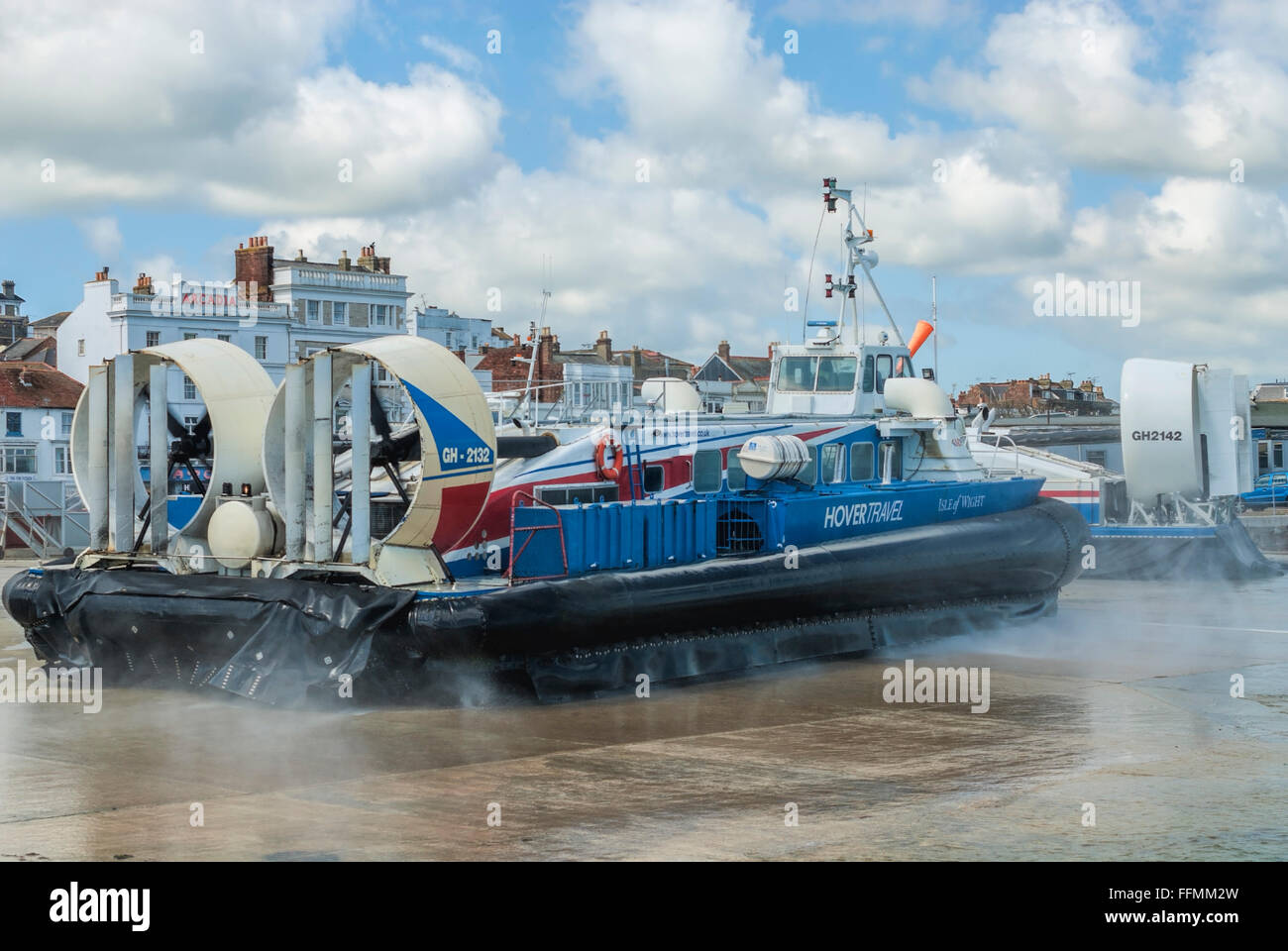 Hovertravel Hovercraft Fähre verlässt den Hafen von Ryde auf der Isle of Wight, England Stockfoto