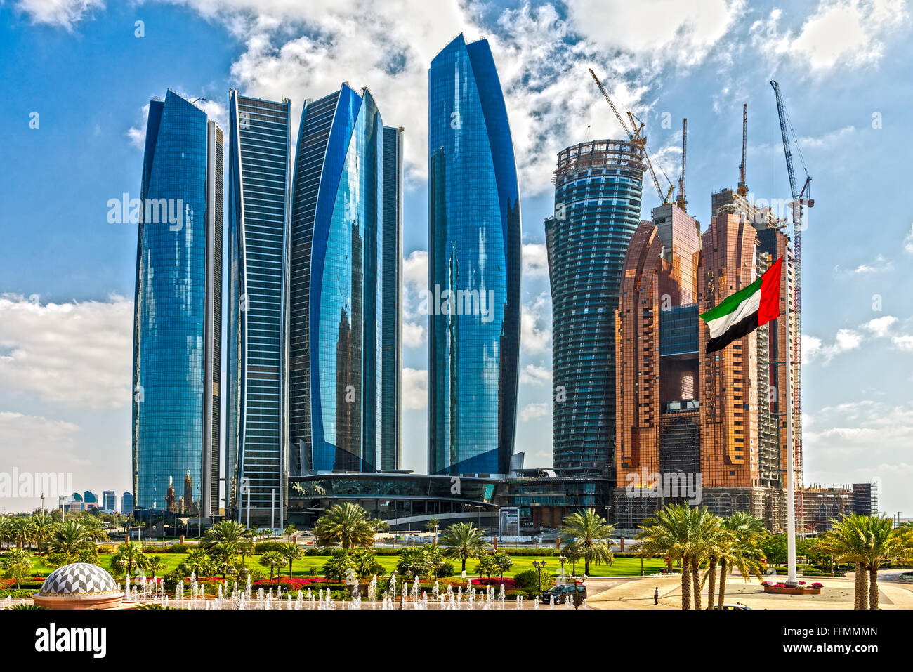 ABU DHABI, Vereinigte Arabische Emirate - 8. Februar 2014: Etihad Towers Gebäude in Abu Dhabi. Vereinigte Arabische Emirate. Fünf Türme Komplex mit 74 Stock Stockfoto