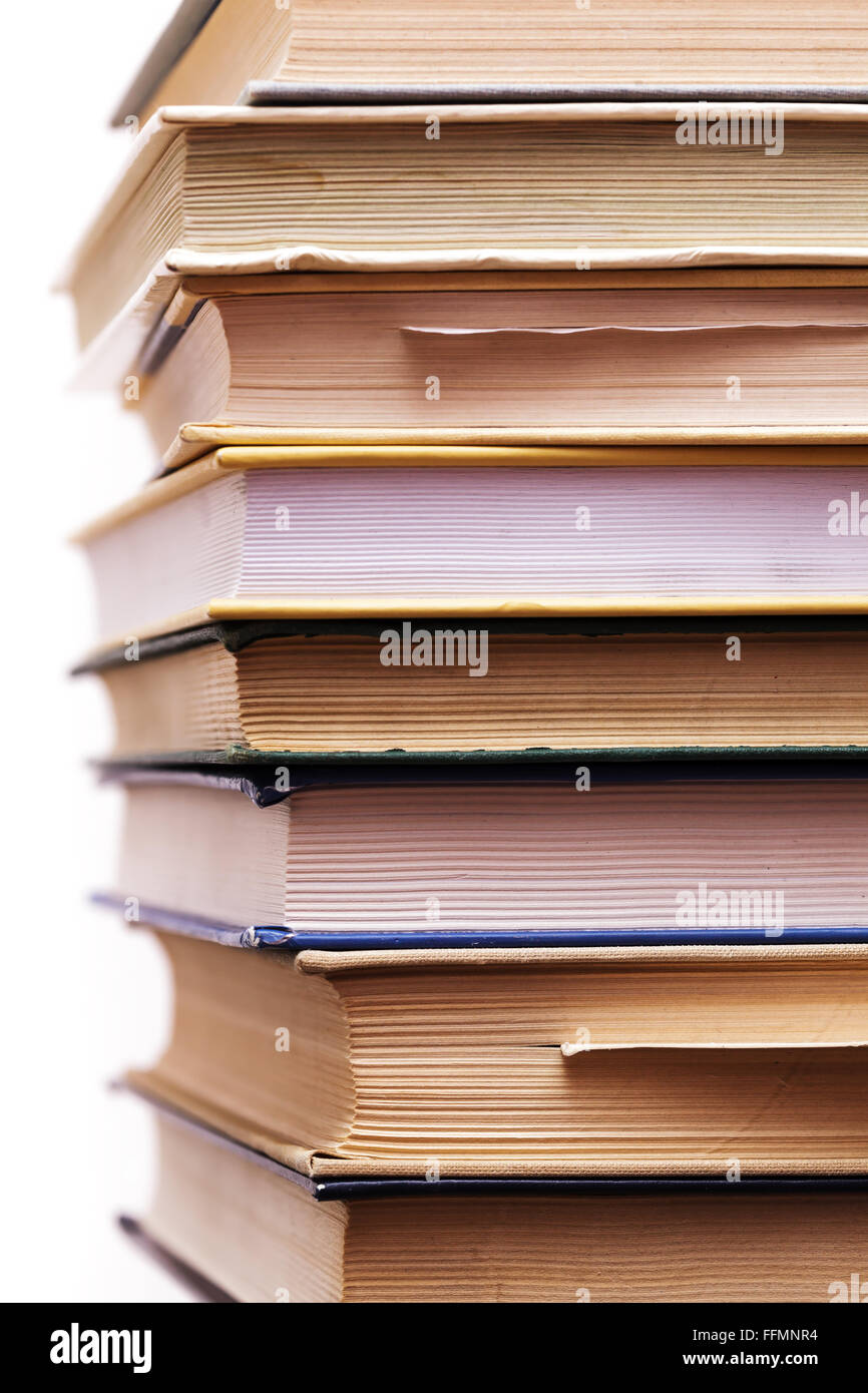 Eine Ausbildung: Bücher lesen. Stapel Bücher auf einem weißen Hintergrund. Stockfoto