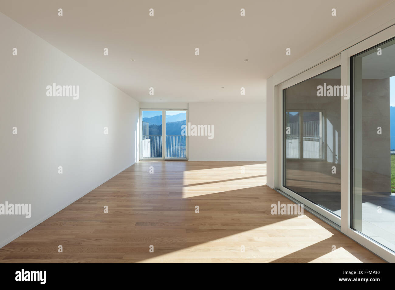 innen ein modernes Apartment, leere Freifläche, Hartholz-Fußboden Stockfoto