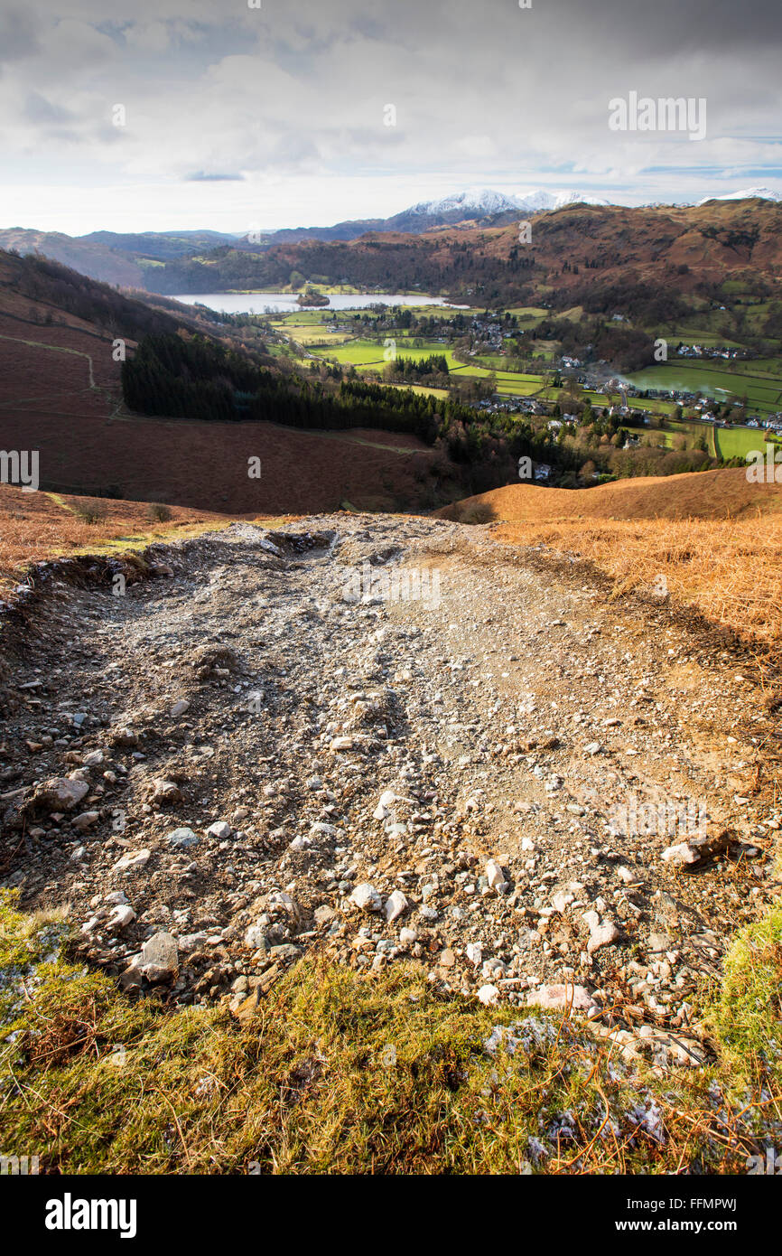 Sturm-Desmond verwüsteten ganz Cumbria mit Überschwemmungen und Zerstörung. Super gesättigten Boden vielerorts Erdrutsch Narben auf vielen der Fellsides versäumt, dieses ist auf Stein Arthur über Grasmere, Lake District, Großbritannien. Stockfoto
