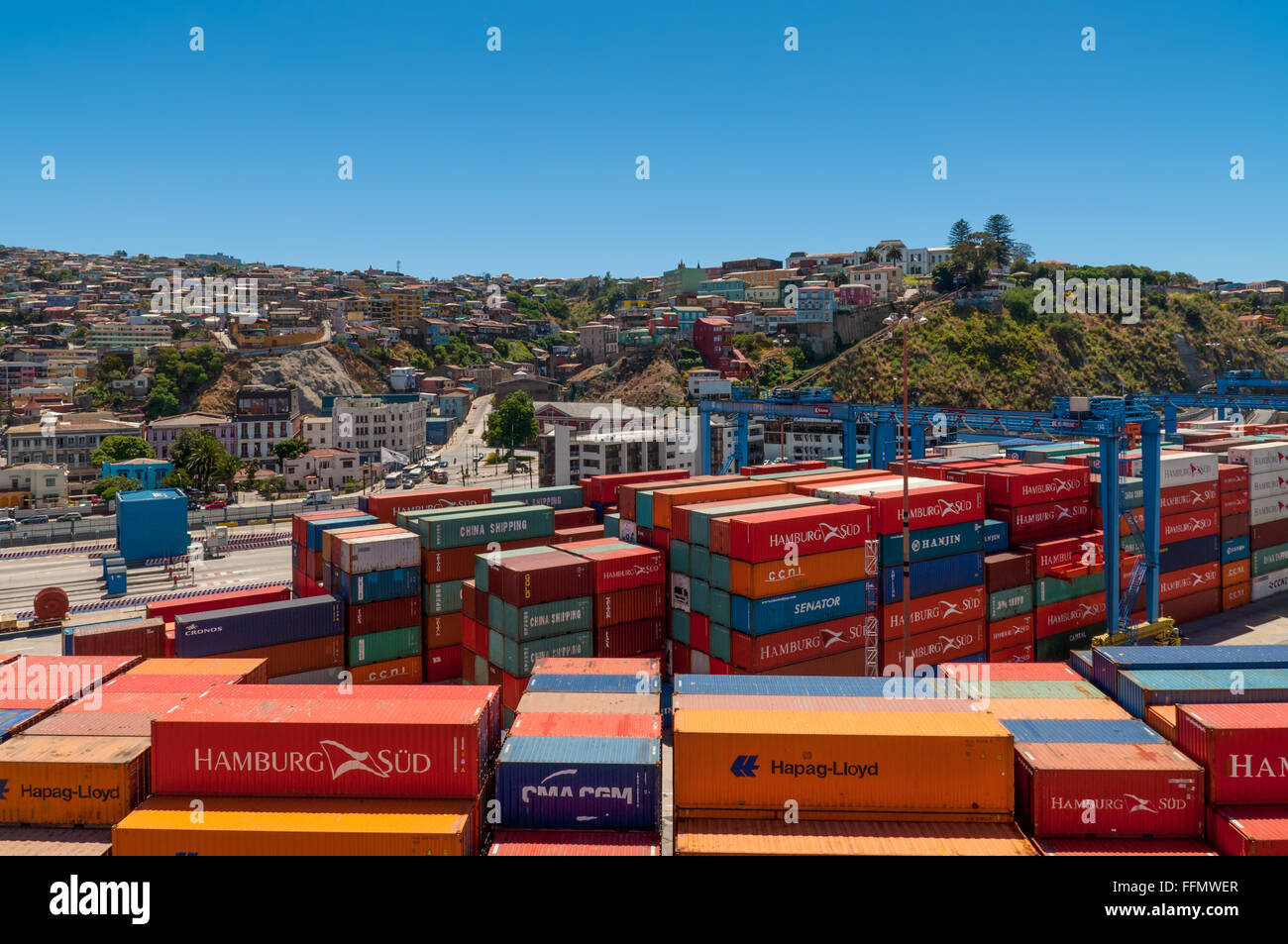 Blick zum Meer Frachthafen und Wohngebiet der Stadt Valparaiso Stockfoto