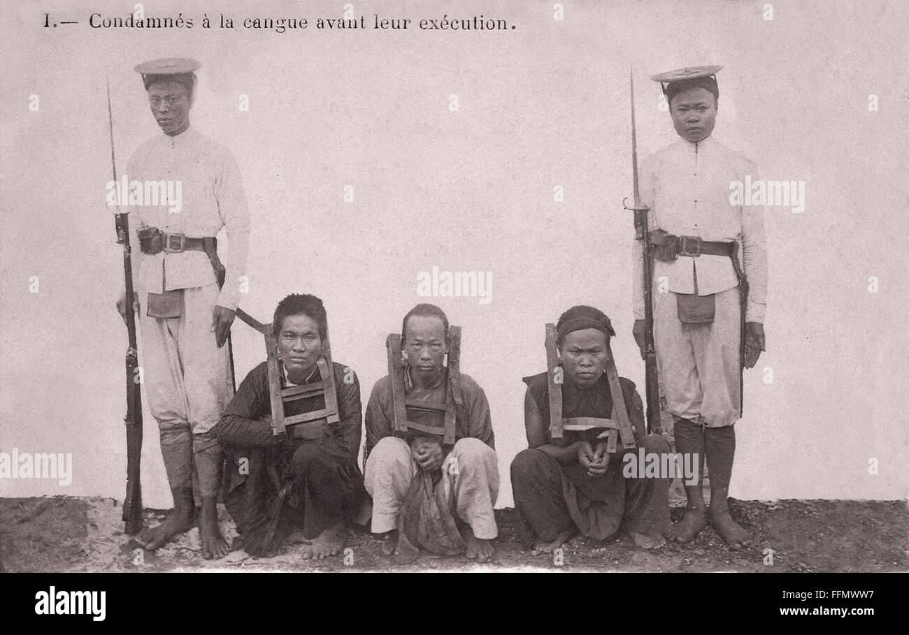 Condamnés à la Cangue Avant Leur Exécution - Ansichtskarte - 1900 Stockfoto